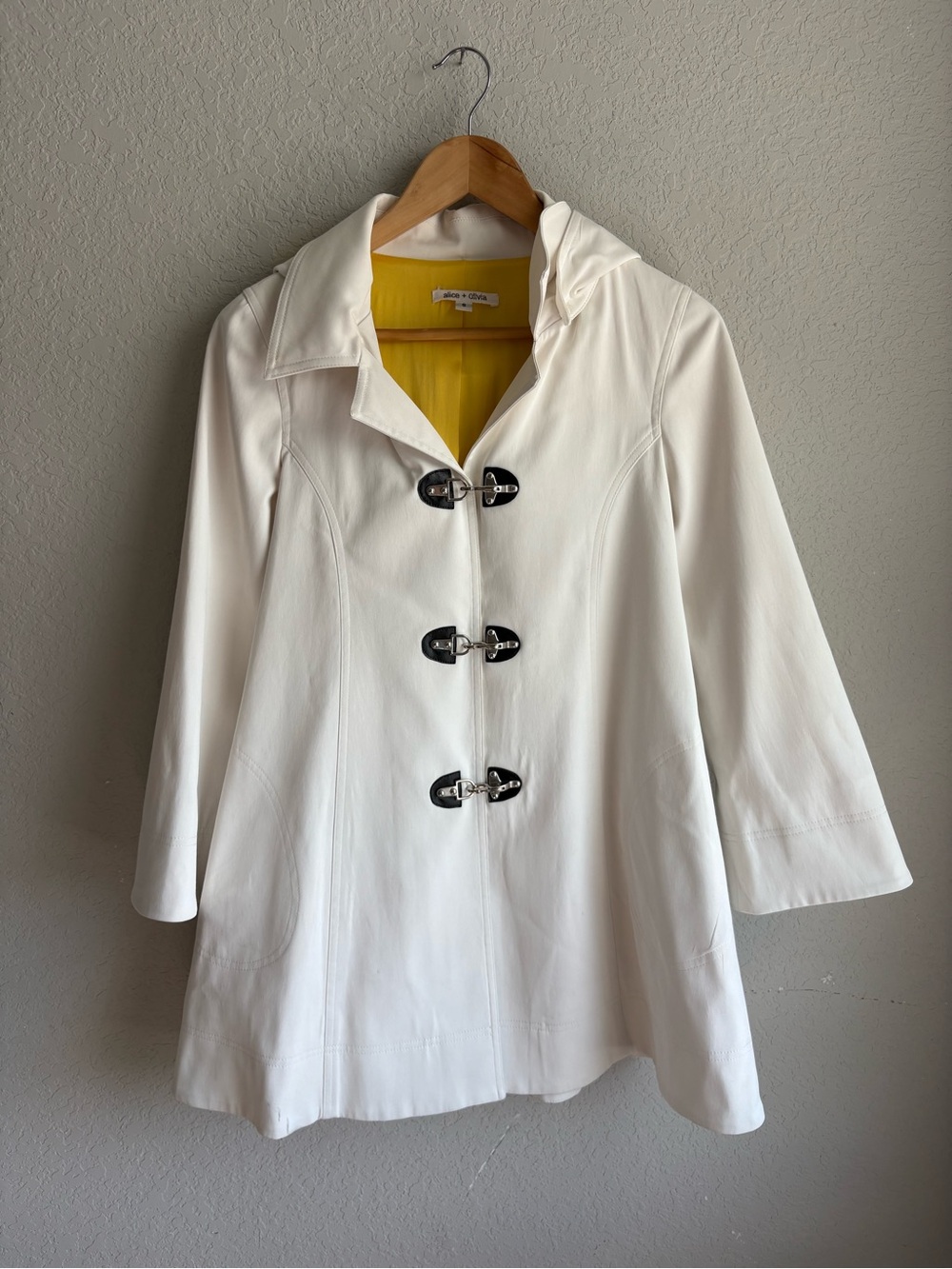 Alice + Olivia Rare Toggle Swing Raincoat small
